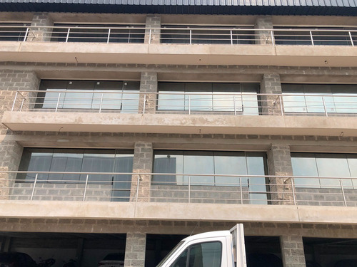 Oficina En Alquiler :: Parque Industrial Moron :: 235m2