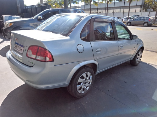 Imagem 5 de 15 de Chevrolet Classic Sedan 1.0 4p Vhce Flex Ls 2012