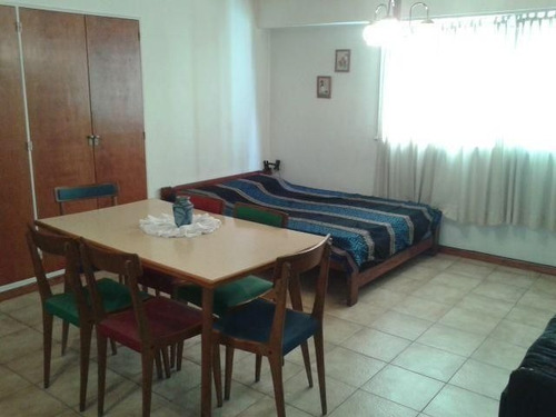 Imagen 2 de 7 de Temporada | 1 Ambiente Al Lateral