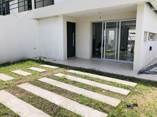 Imagen 3 de 20 de Venta Duplex 3 Dormitorios En City Bell. 460 Y 21c