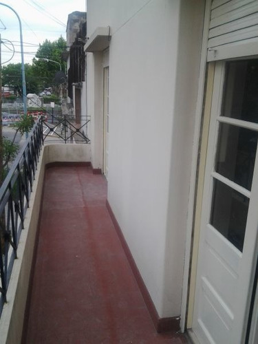 Imagen 2 de 12 de Hermoso Ph De 3 Amb , 1 Er Piso, Con Patio Y Lavadero