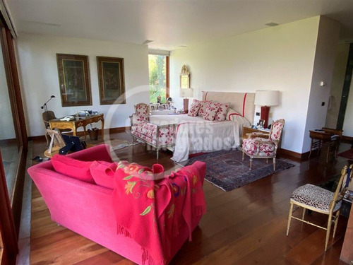 Casa En Arriendo De 5 Dorm. En Lo Barnechea