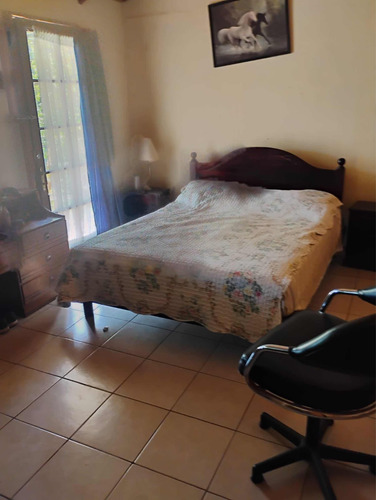Casa Con 4 Dormitorios, Dos Baños, Dos Bodegas 2 Pozos,