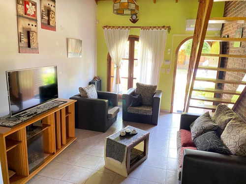 Imagen 8 de 16 de Excelente Chalet Con Pileta