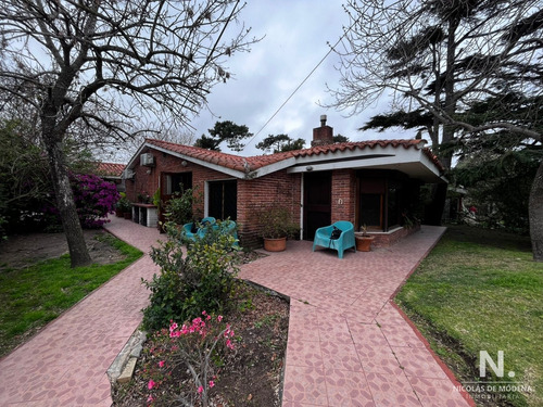 Vende Casa De 3 Dormitorios En Punta Del Este 