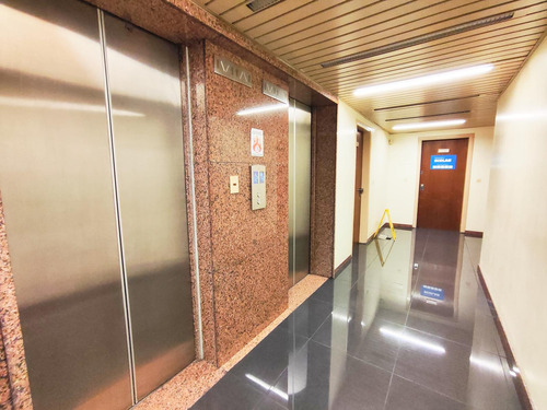 Venta De Oficina En Torre El Gaucho Piso 10 Luminosa!