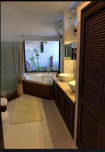 Imagen 11 de 26 de Casa En Venta En Punta Del Este, Mansa, 5 Dormitorios Y Dependencia - Punta Del Este Mansa