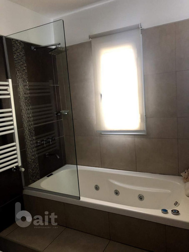 Imagen 26 de 29 de Venta Casa En El Cerro De Las Rosas, Moderna, Impecable De 3 Dormitorios Con Pileta Climatizada Y Calefacción Central.