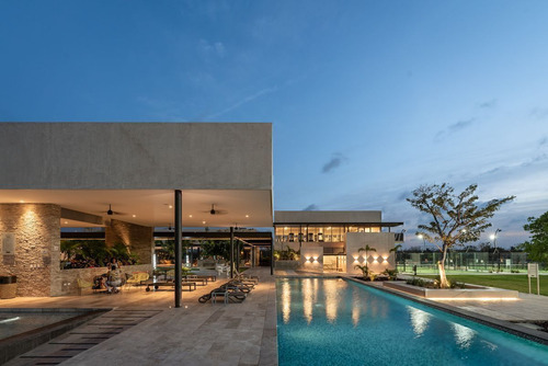 Exclusiva Residencia En Venta Ubicada En Nortemerida