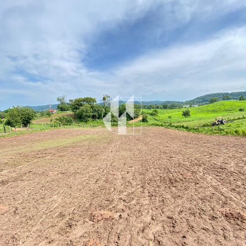 En Venta: Hermosa Finca, Ubicada En Caruachi, Sector El Retumbo, Esta Magnífica Finca De 65 Ha, Oportunidad Única Para Aquellos Que Buscan Invertir En El Sector Agrícola Y Ganadero