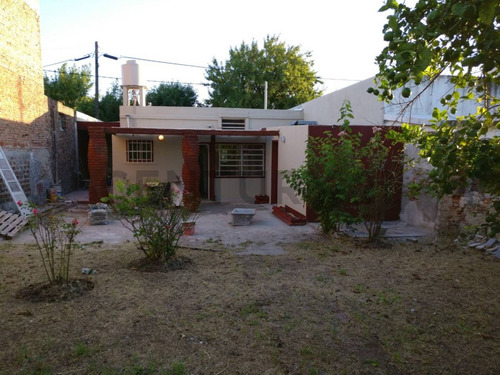 En Venta - Hermosa Casa 2 Dormitorios - Cañada De Gomez