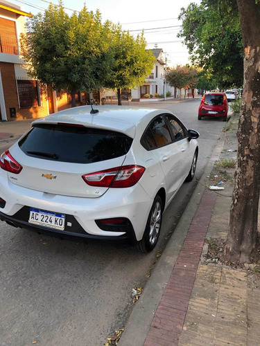 Chevrolet Cruze Lt Mt 1.4 Hatchback