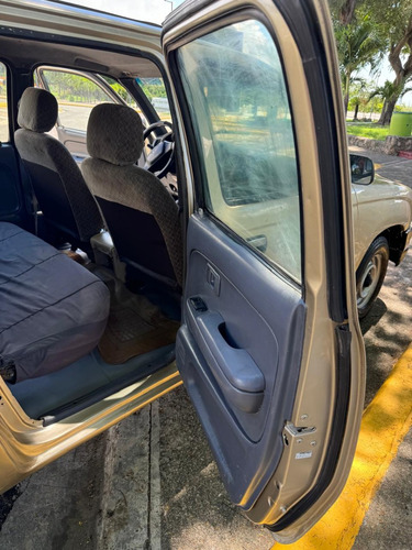 Toyota Hilux 2003, Impecable