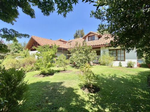 Sitio De 1600 M2, Una Casa Llena De Detalles Y Encanto