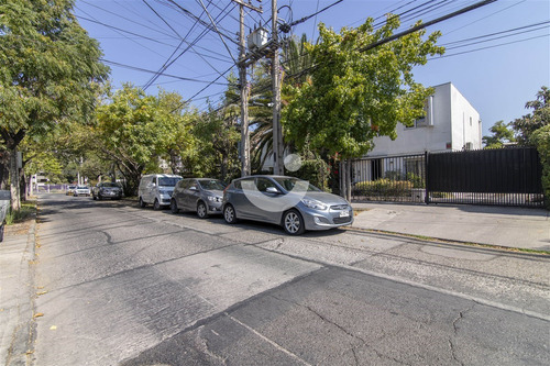 Casa En Venta De 4 Dorm. En Las Condes