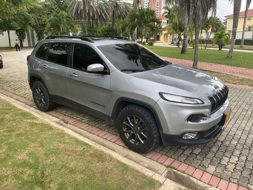 Imagen 13 de 14 de Jeep Cherokee 2014 3.2 Longitude