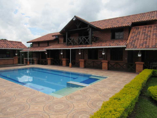 Imagen 2 de 30 de Venta Hermoso Chalet En La Tebaida Q