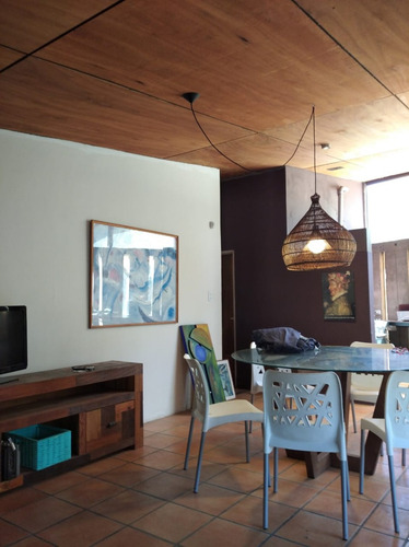 Imagen 3 de 22 de Hermosa Casa En Terreno Arbolado Fondo Al Rio