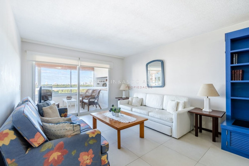 Imagen 6 de 30 de Venta Apartamento Dos Dormitorios En Torre Punta Del Este