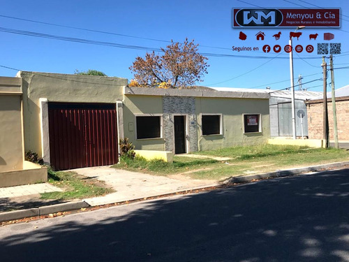 Venta Casa Trinidad Flores 5 Dormitorios Esquina Luminosa Con Patio Verde Cochera Y Barbacoa