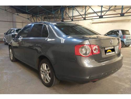 Imagen 9 de 16 de Volkswagen Vento 2010 1.9 I Luxury Dsg