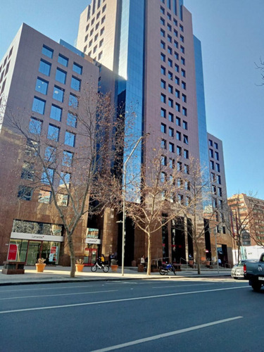 Excelente Oficina De 226 M2 De Planta Libre En Arriendo