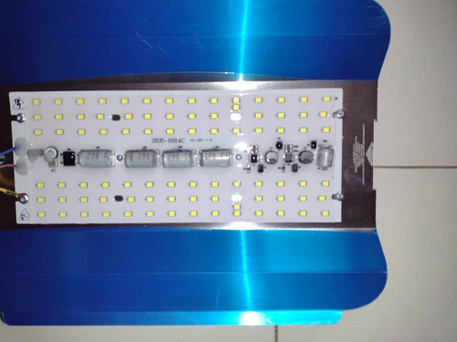 Lampara Reflector Led De 100 Wattios Multivoltajes De Tungs