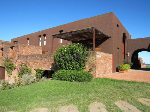 Imagen 12 de 14 de Muy Lindo Departamento En Alquiler En Manantiales, 3 Dormitorios , Mas Dependencia De Servicio.