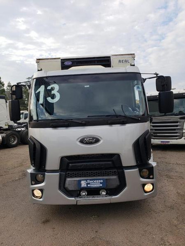 Ford Cargo 1519 4x2 2013 Baú Refrigerado