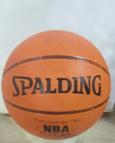 Vendo Balon De Basketball Profesional Marca Spalding (Usado)