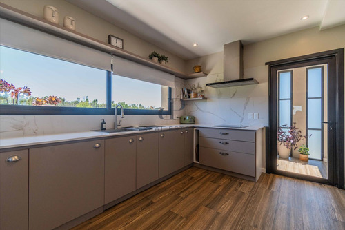 Casa En Venta En La Tahona