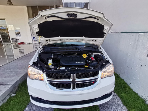 Imagen 5 de 14 de Dodge Caravan Stx Color Blanco 2017 At