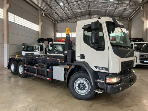Caminhão Volvo Vm360 6x4 I-shift Rollon/off Grimaldi25 2025