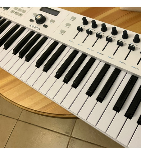  Controlador Midi Keylab Essential 61