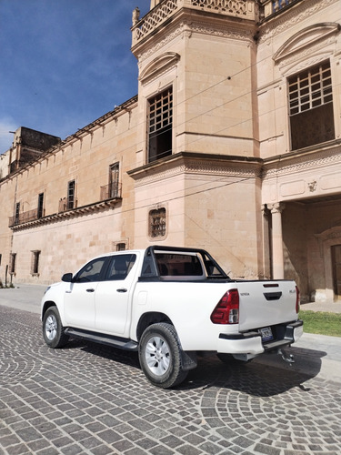 Toyota Hilux 2.7 Cabina Doble Sr Mt