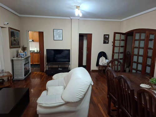 Casa En Venta - 4 Dormitorios 4 Baños - Cochera - 300mts2 - Ituzaingó