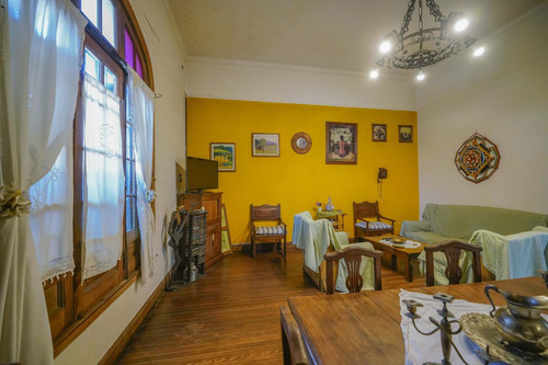 Disfruta De Una Casa Con Jardin, Quincho Y Garage - 5 Ambientes!