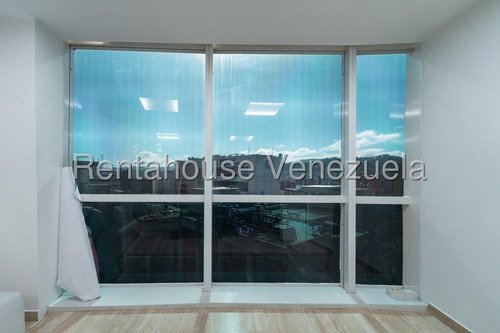 Hermosa Oficina En Venta - Urb. El Rosal.