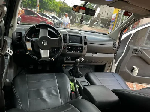 Nissan Navara 2.5 Mid