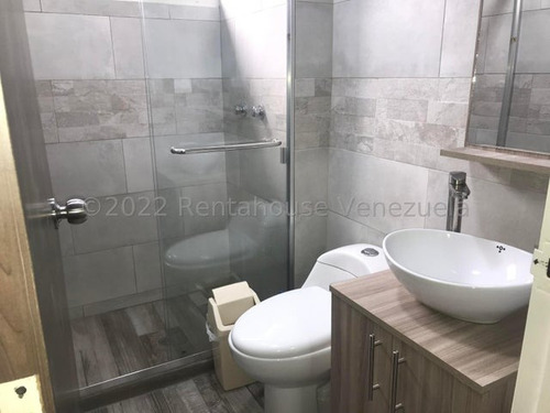 Lindo Apartamento En Excelente Zona Listo Para Mudarse La Trtinidad 23-19389 - Jca