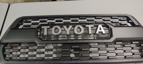 Parrilla Toyota Tacoma Año 2016/20 Genérica Américano 