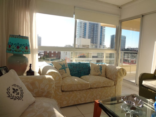 Apartamento En Alquiler En Punta Del Este,a 1 Cuadra De Playa Brava, Con Todos Los Servicios.