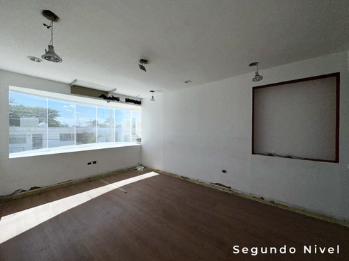 Renta De Edificio De Tres Pisos, En Avenida Prol Montejo, Para Adecuar