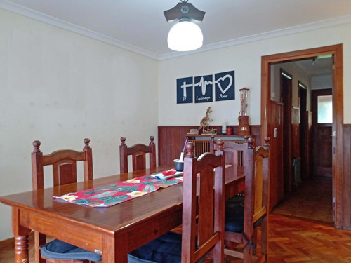 Imagen 6 de 30 de Casa En Venta En Barrio Belgrano. Esquina Sobre Videla.