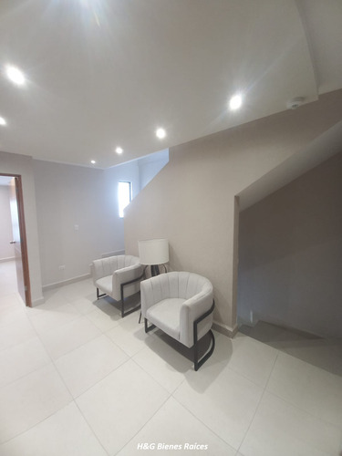 Casa De 3 Niveles Con Excelente Precio En Dominio Cumbres
