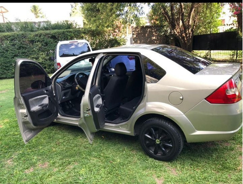 Imagen 5 de 12 de Ford Fiesta Max Ambiente Mp3