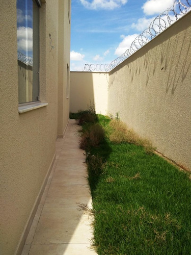 Área Privativa Bairro Céu Azul. Próximo A Avenida Comercial. 2 Quartos E Churrasqueira - 2440