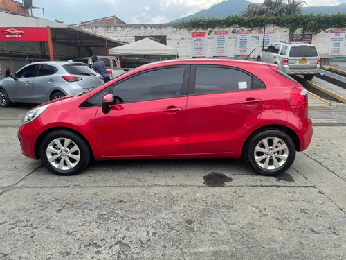Kia Rio 2012 1.4 5 P 95 Hp