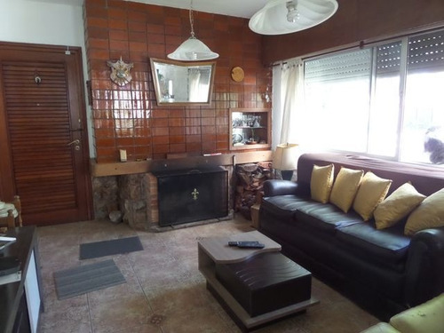 Solido Chalet Mas Apartamento En Excelente Punto