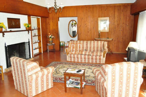Imagen 3 de 30 de Casa Ubicada En Cantegril Con Lindo Terreno